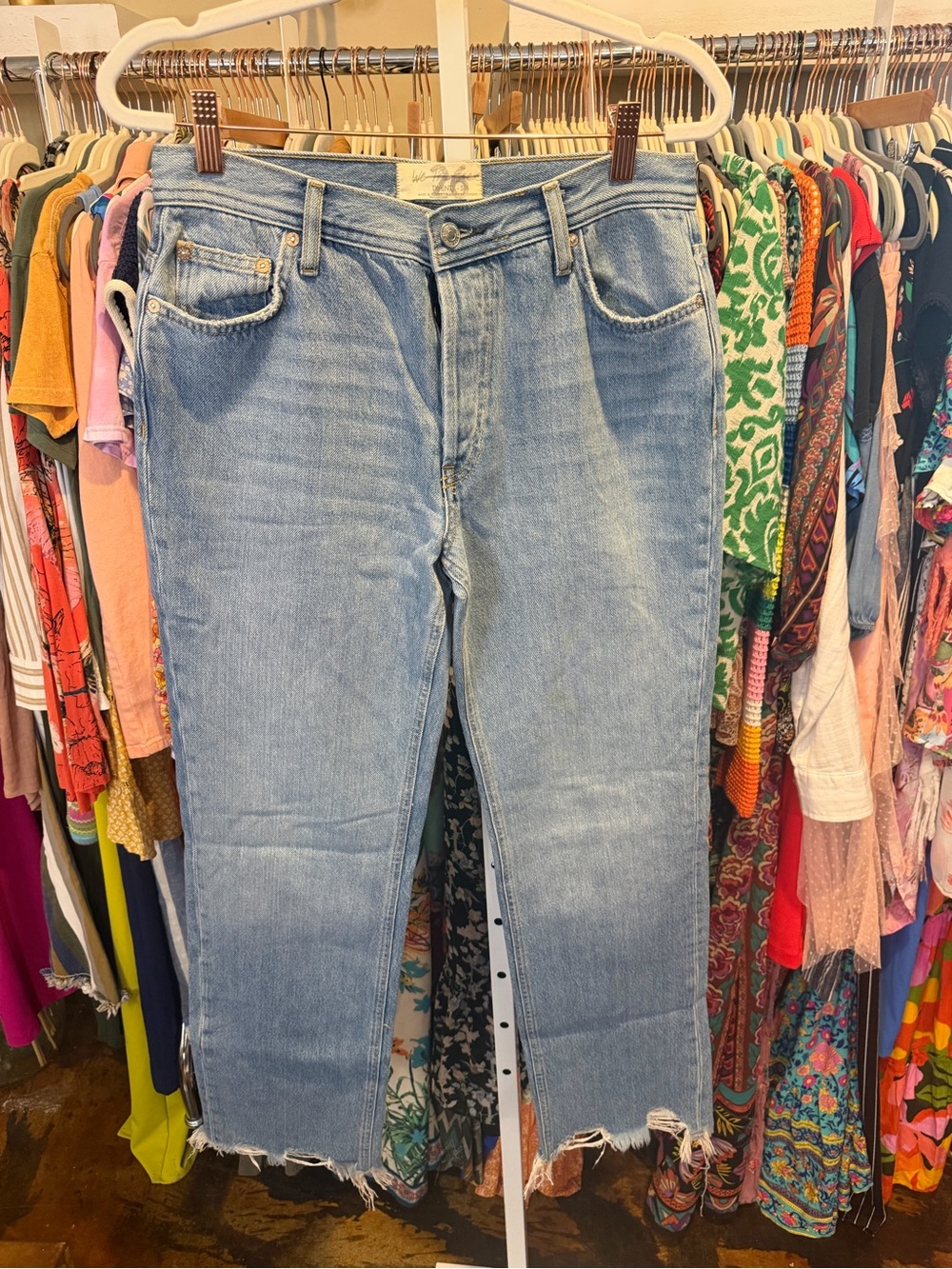 NWOT Free People Maggie Mid Rise Light Blue Cropped Frayed-Hem Jeans - Picture 4 of 7